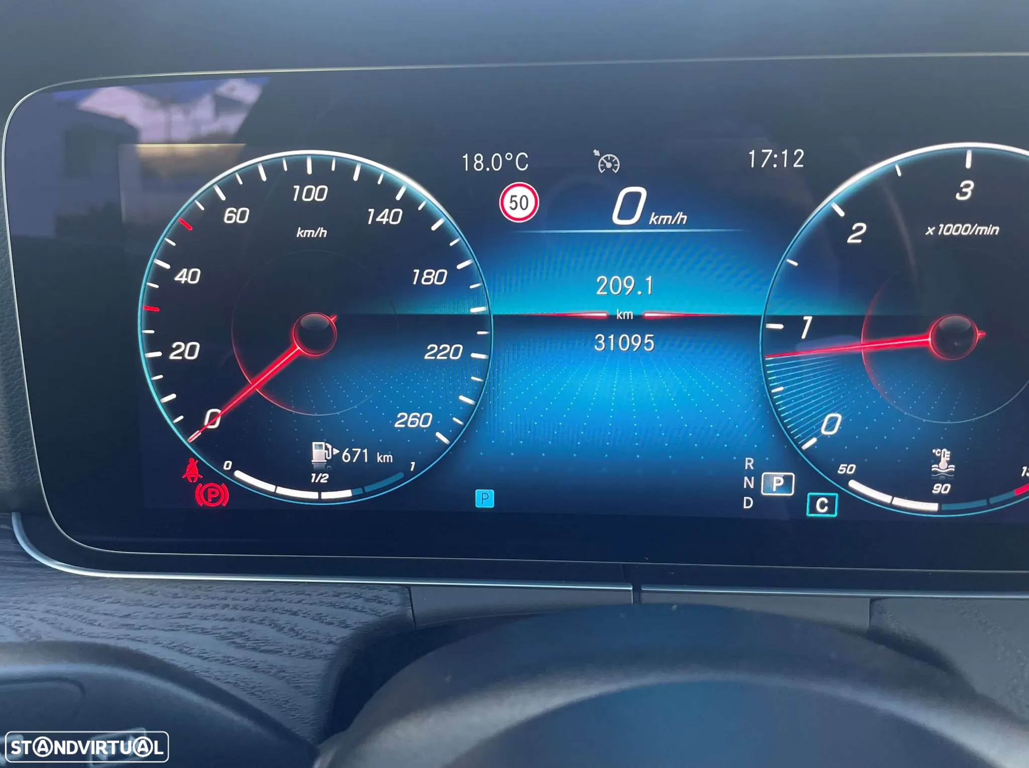 Mercedes-Benz E 220 d 4Matic T 9G-TRONIC Avantgarde - 10