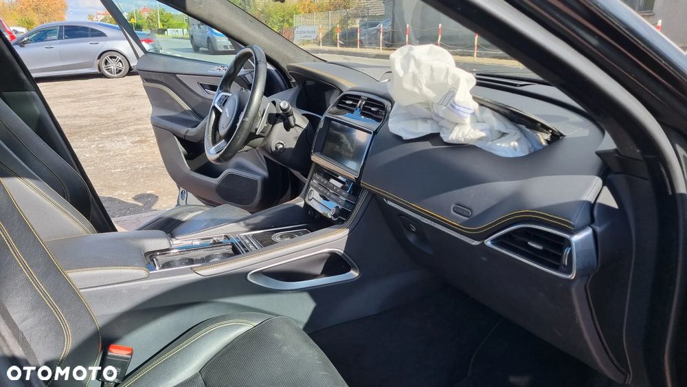 Jaguar F-Pace 30d AWD 300 Sport - 34