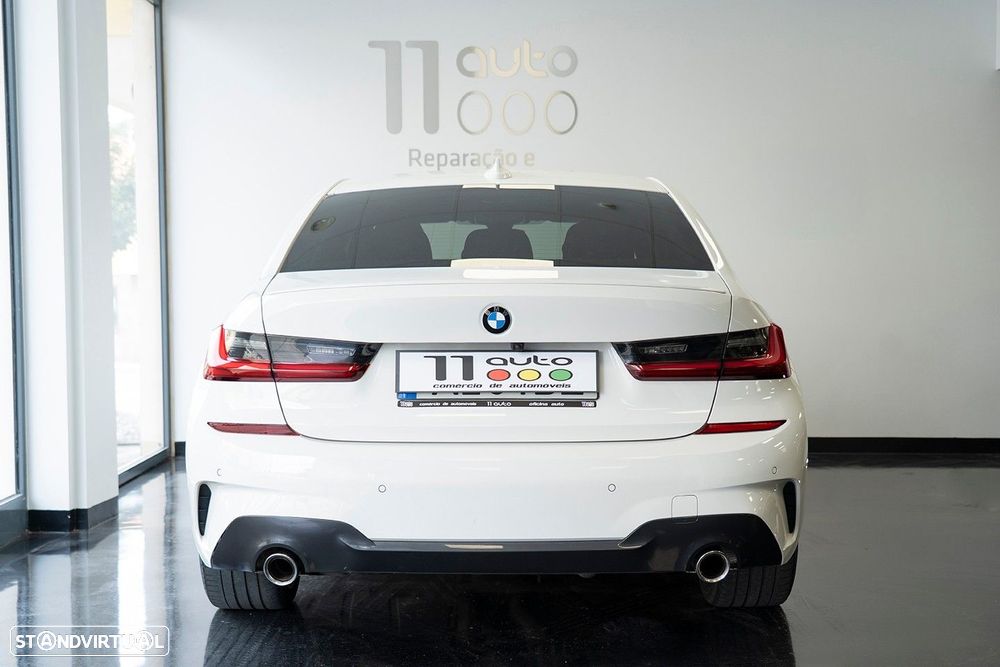 BMW 320 d Pack Desportivo M Auto - 14