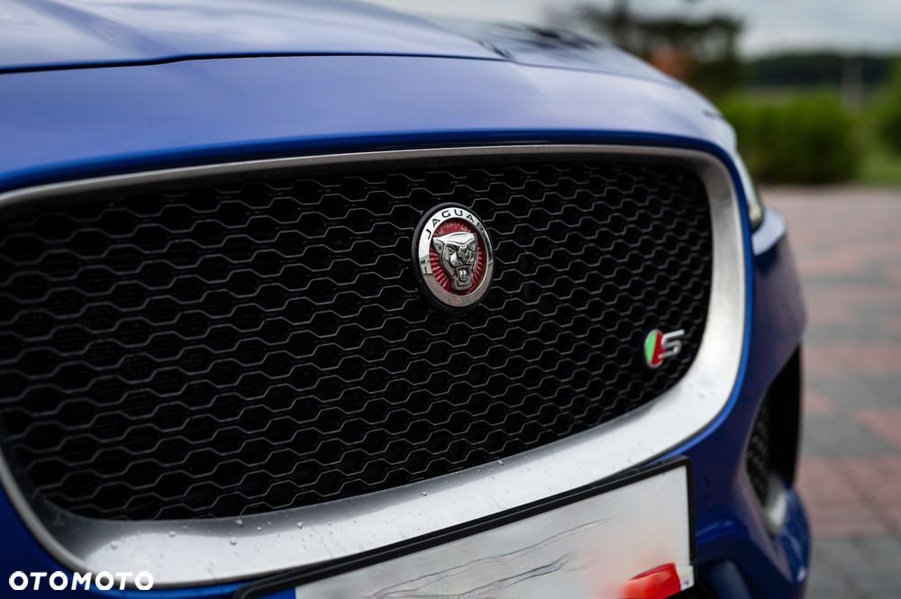 Jaguar F-Pace D300 AWD R-Dynamic HSE 90th Anniversary Edition - 6