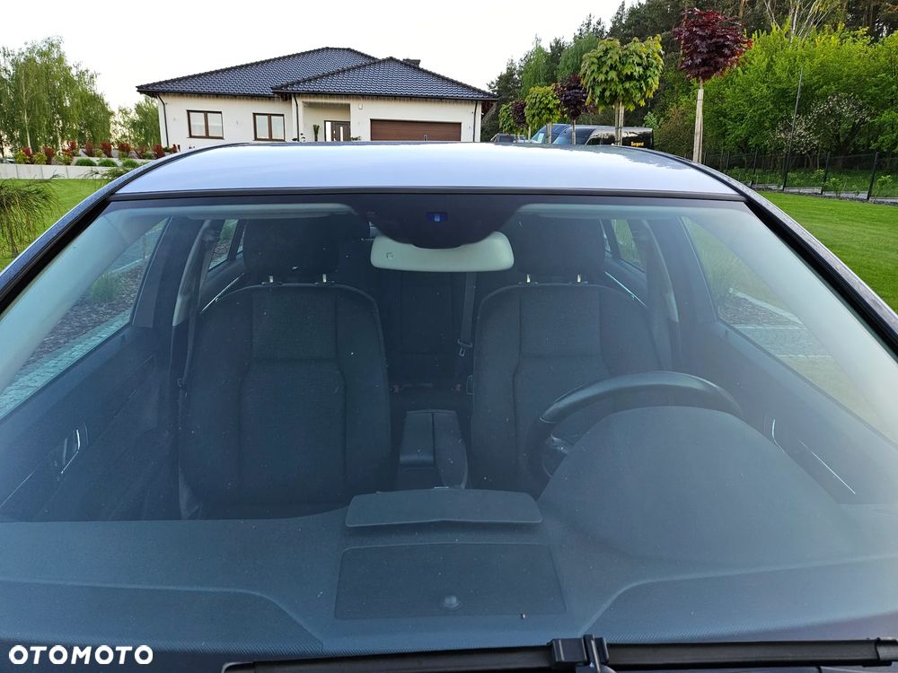 Mercedes-Benz Klasa C 200 CGI BlueEFFICIENCY Elegance - 36