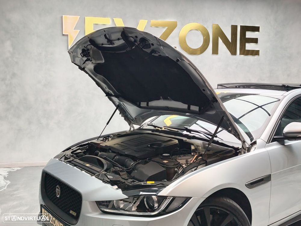 Jaguar XE P300 AWD Aut. Sport - 28