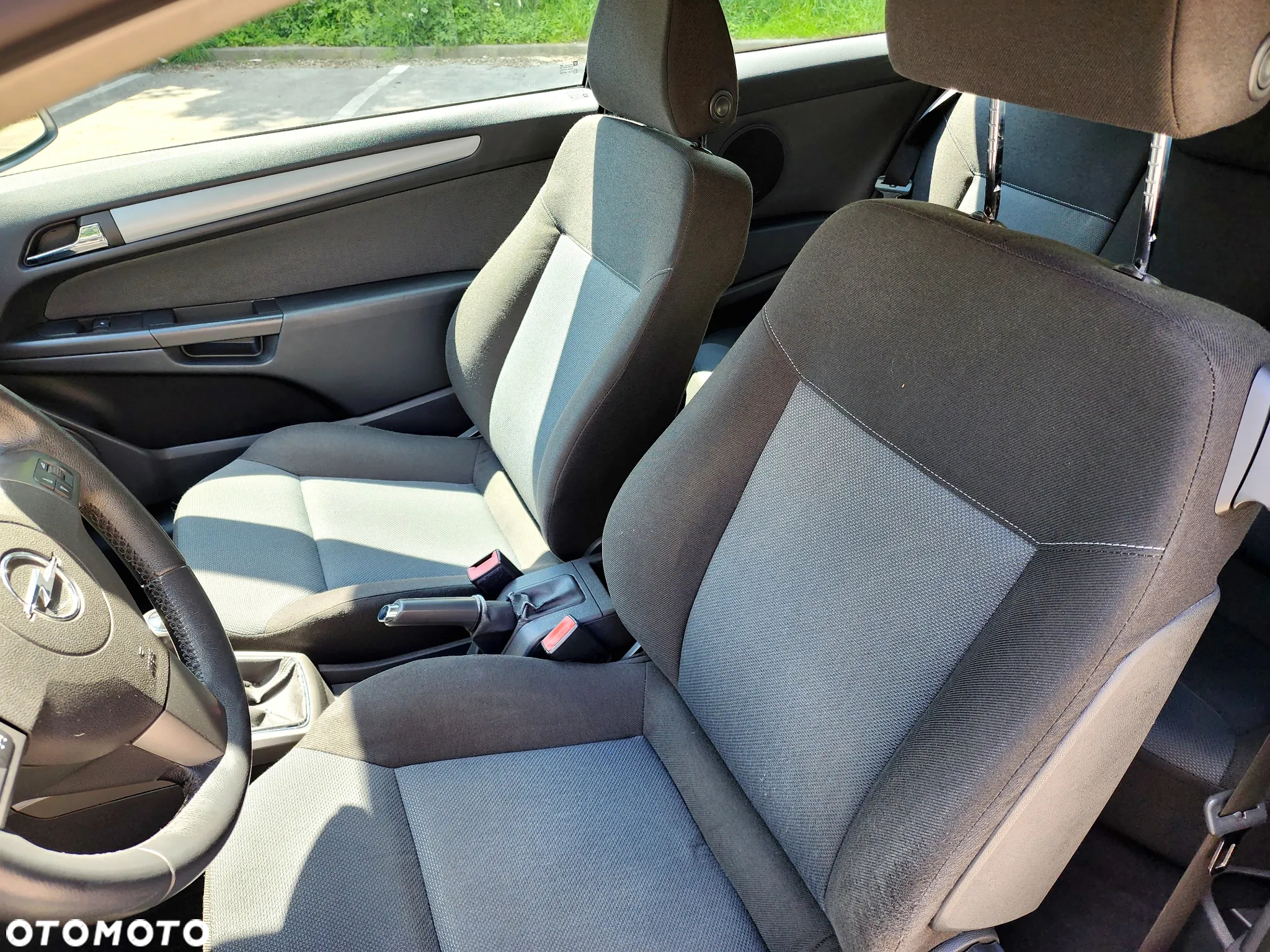 Opel Astra GTC 1.6 Edition - 24