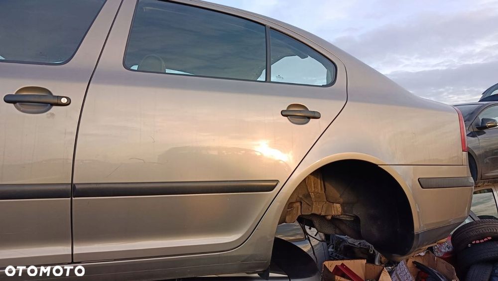 DRZWI LEWY LEWE TYŁ TYLNIE SKODA OCTAVIA II LF8H 9202 HB - 1