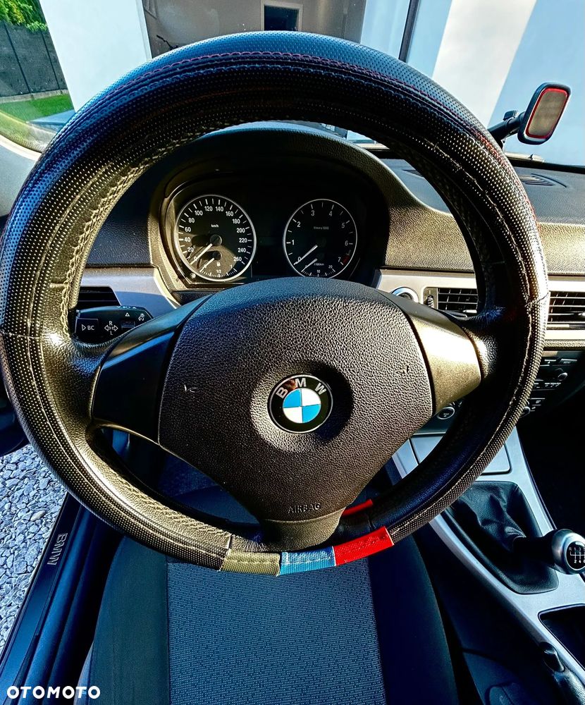 BMW Seria 3 318i - 14