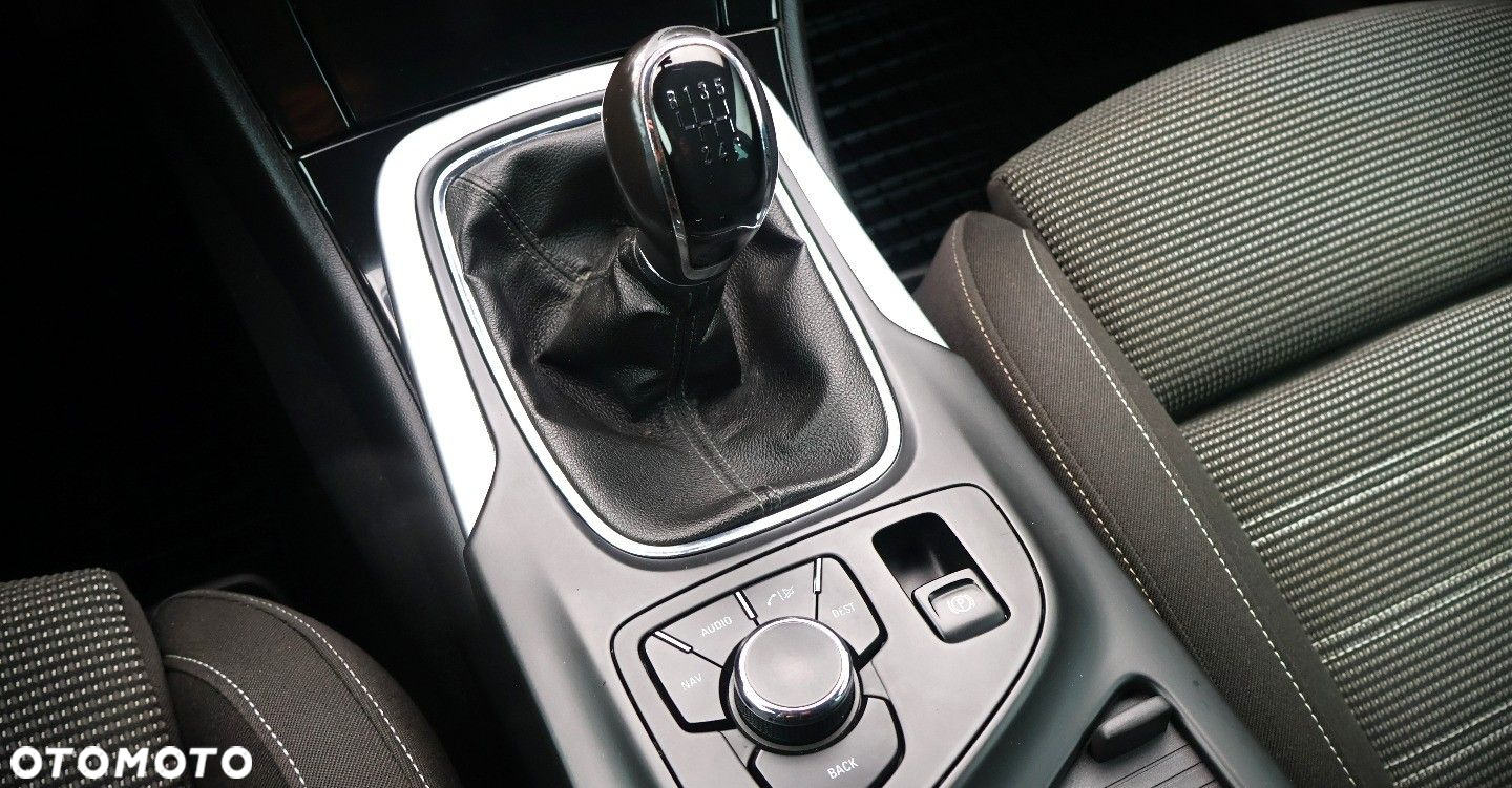 Opel Insignia - 16