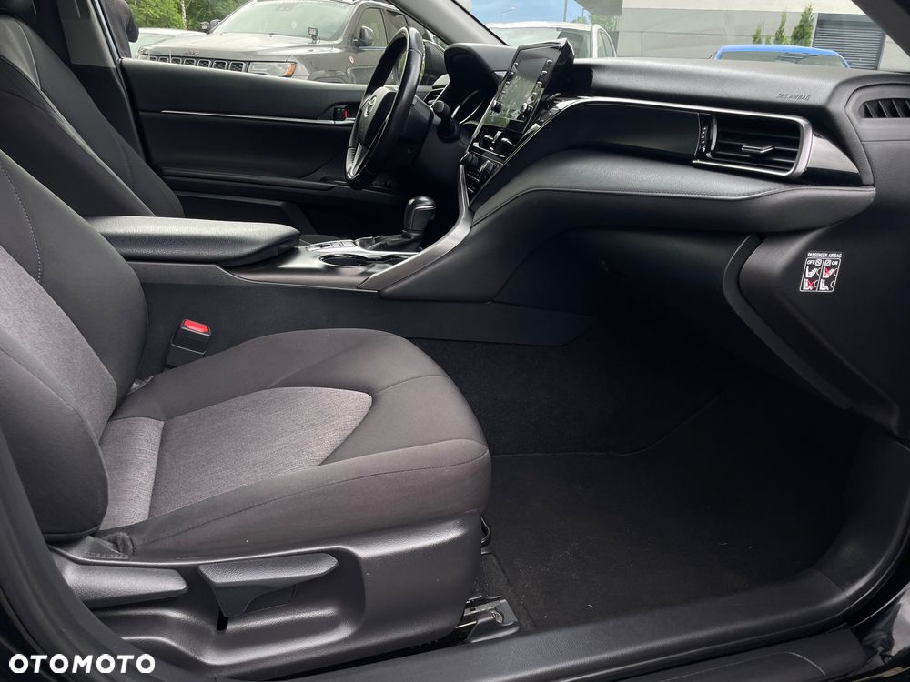 Toyota Camry 2.5 Hybrid Comfort CVT - 24