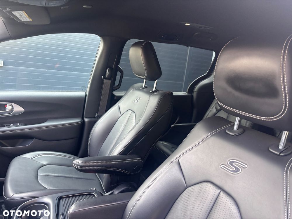 Chrysler Pacifica - 34