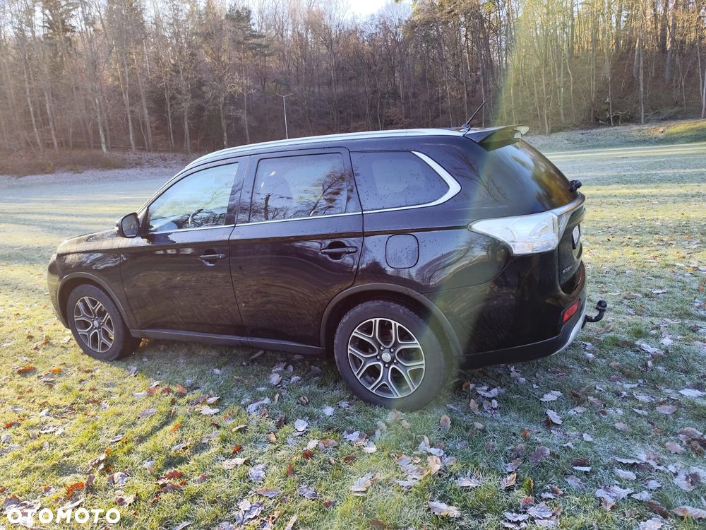 Mitsubishi Outlander 2.2 DID Instyle Navi 4WD - 5