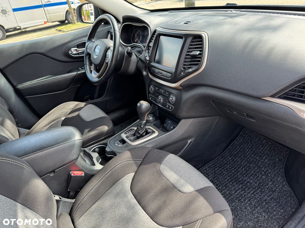Jeep Cherokee - 31