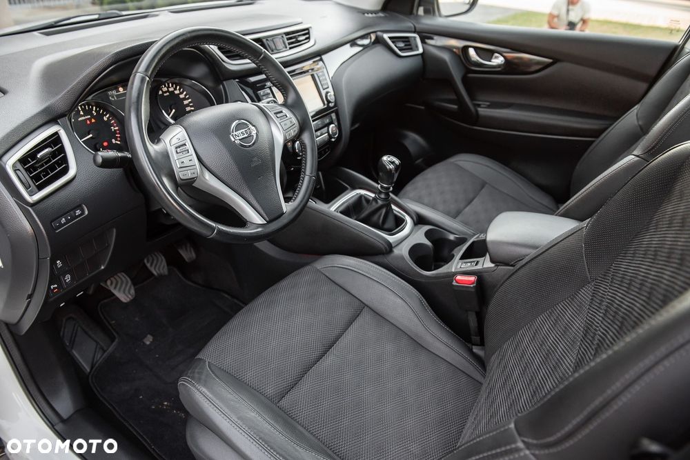 Nissan Qashqai 1.2 DIG-T N-Connecta EU6 - 17