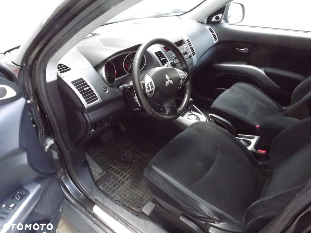 Mitsubishi Outlander 2.4 Instyle CVT - 13