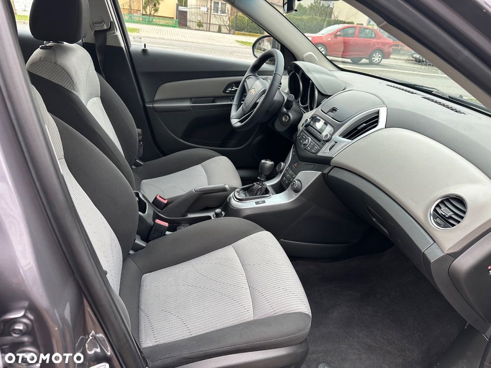 Chevrolet Cruze 1.6 LT - 13