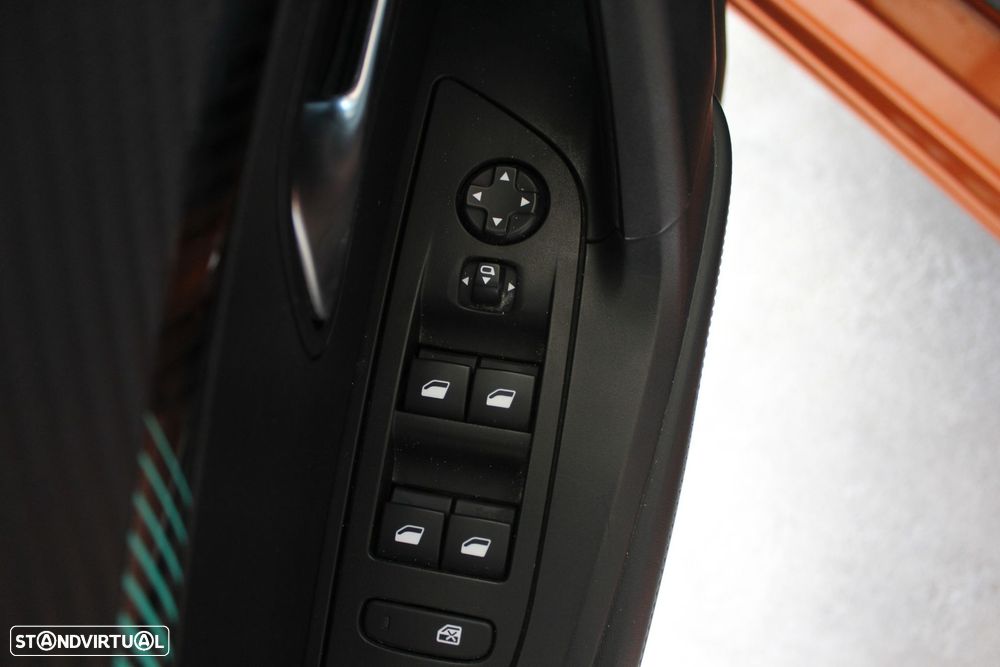 Peugeot 2008 1.2 PureTech Allure Pack - 12