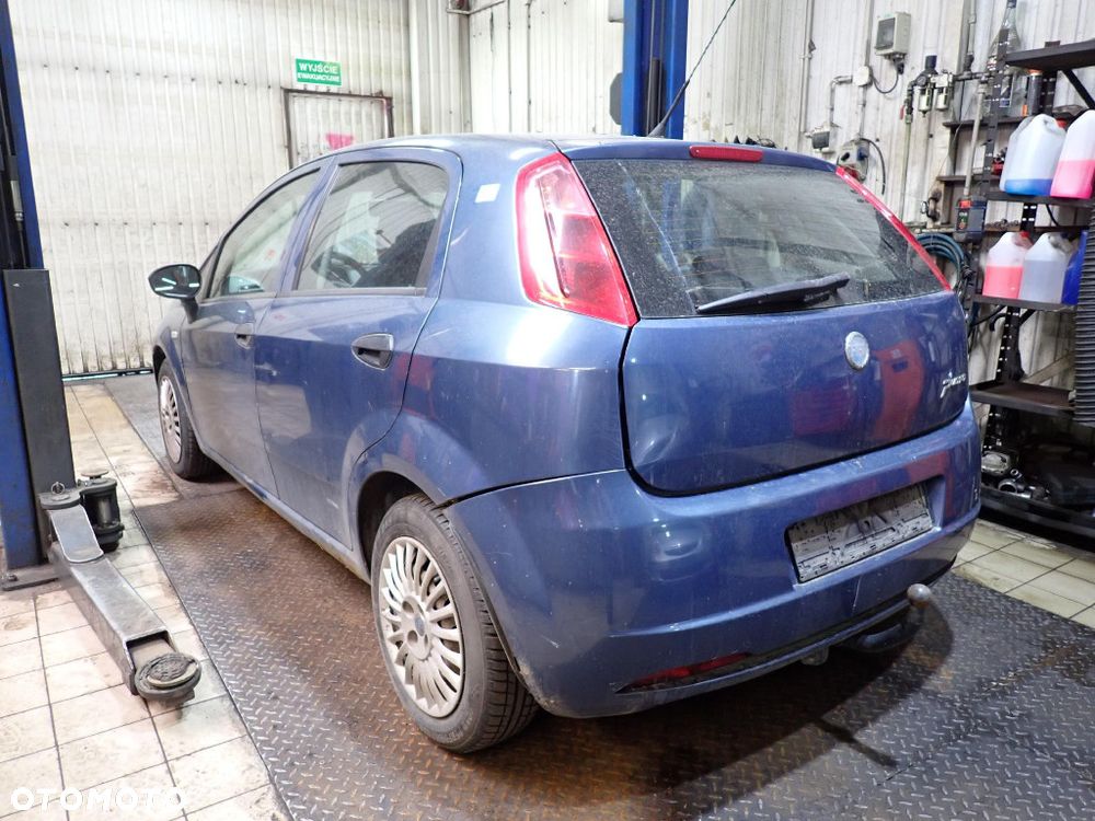 CZĘŚCI - Fiat Grande Punto 1,4 8V 77KM 350A1000 HB 5D lakier 133/B 2007r. INDEX - 9986 - 3