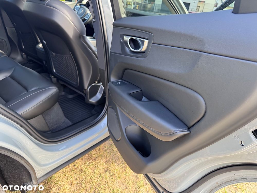 Volvo XC 60 B5 B AWD Ultimate Dark - 10