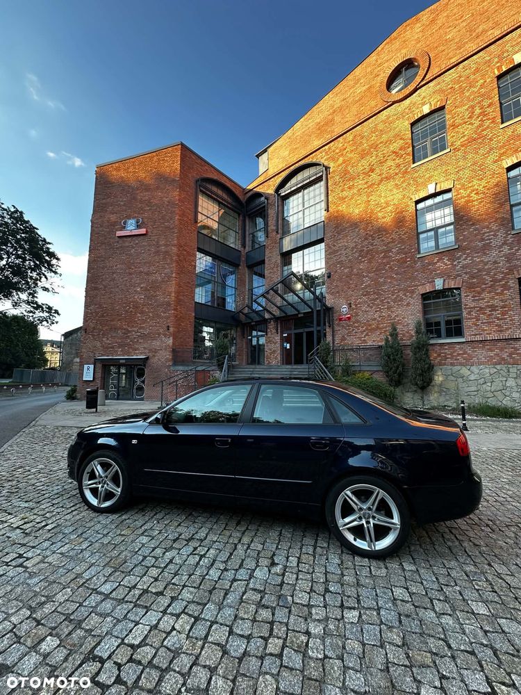 Audi A4 Limousine - 3