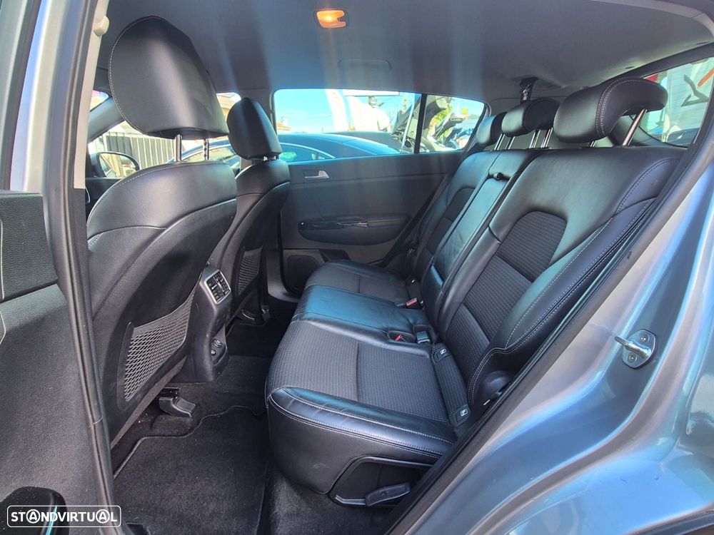 Kia Sportage 1.6 CRDI ISG MHEV Tech - 12