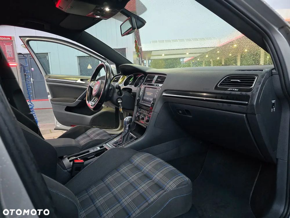 Volkswagen Golf - 19