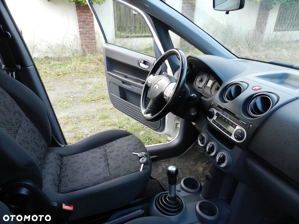 Mitsubishi Colt - 10