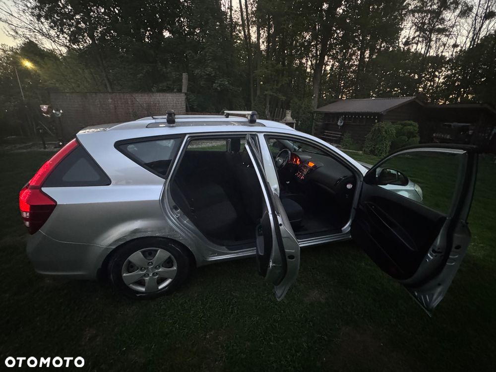 Kia Ceed - 21