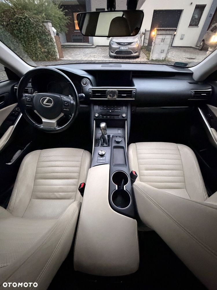 Lexus IS 200t / 300 Elegance - 16