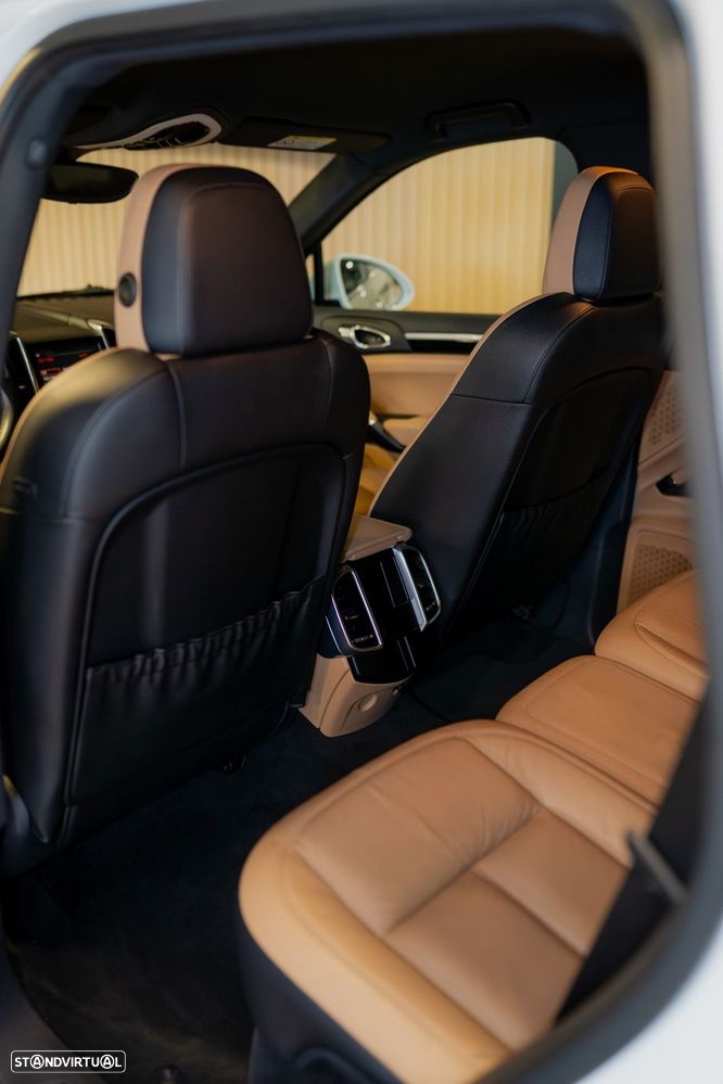 Porsche Cayenne S E-Hybrid - 32