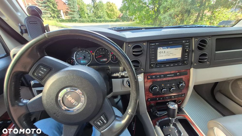 Jeep Commander 5.7 V8 Limited - 12