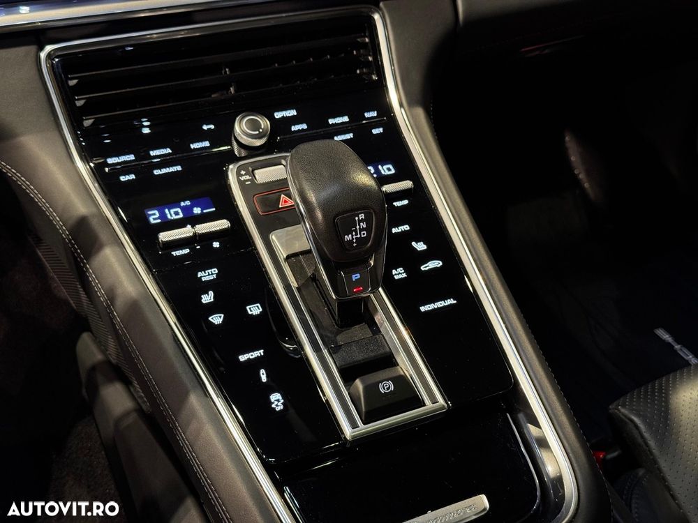 Porsche Panamera 4 - 19