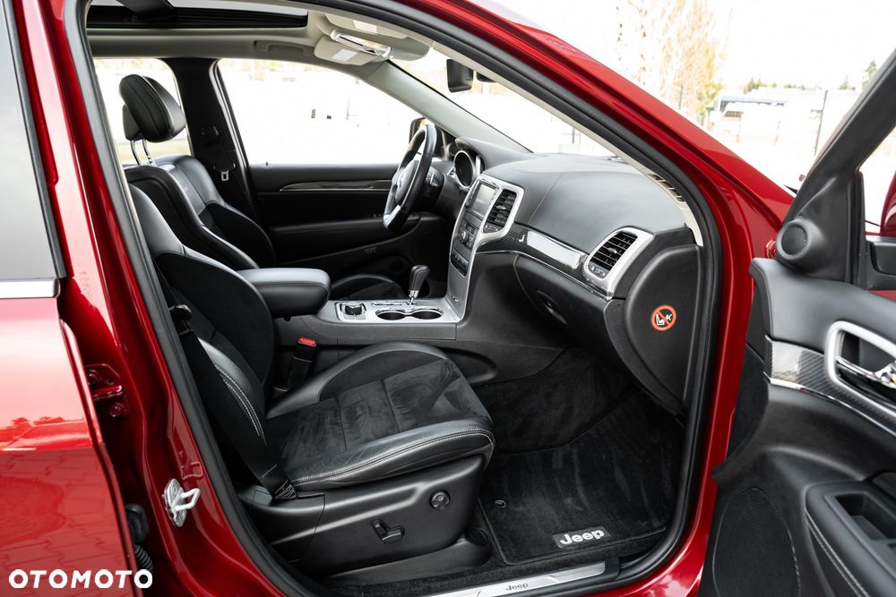 Jeep Grand Cherokee SRT8 - 24