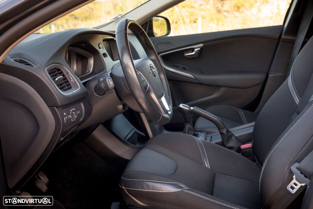 Volvo V40 2.0 D3 Momentum - 14