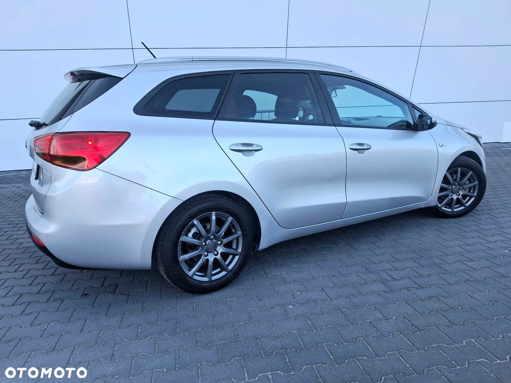 Kia Ceed 1.4 CVVT Dream Team Edition - 14