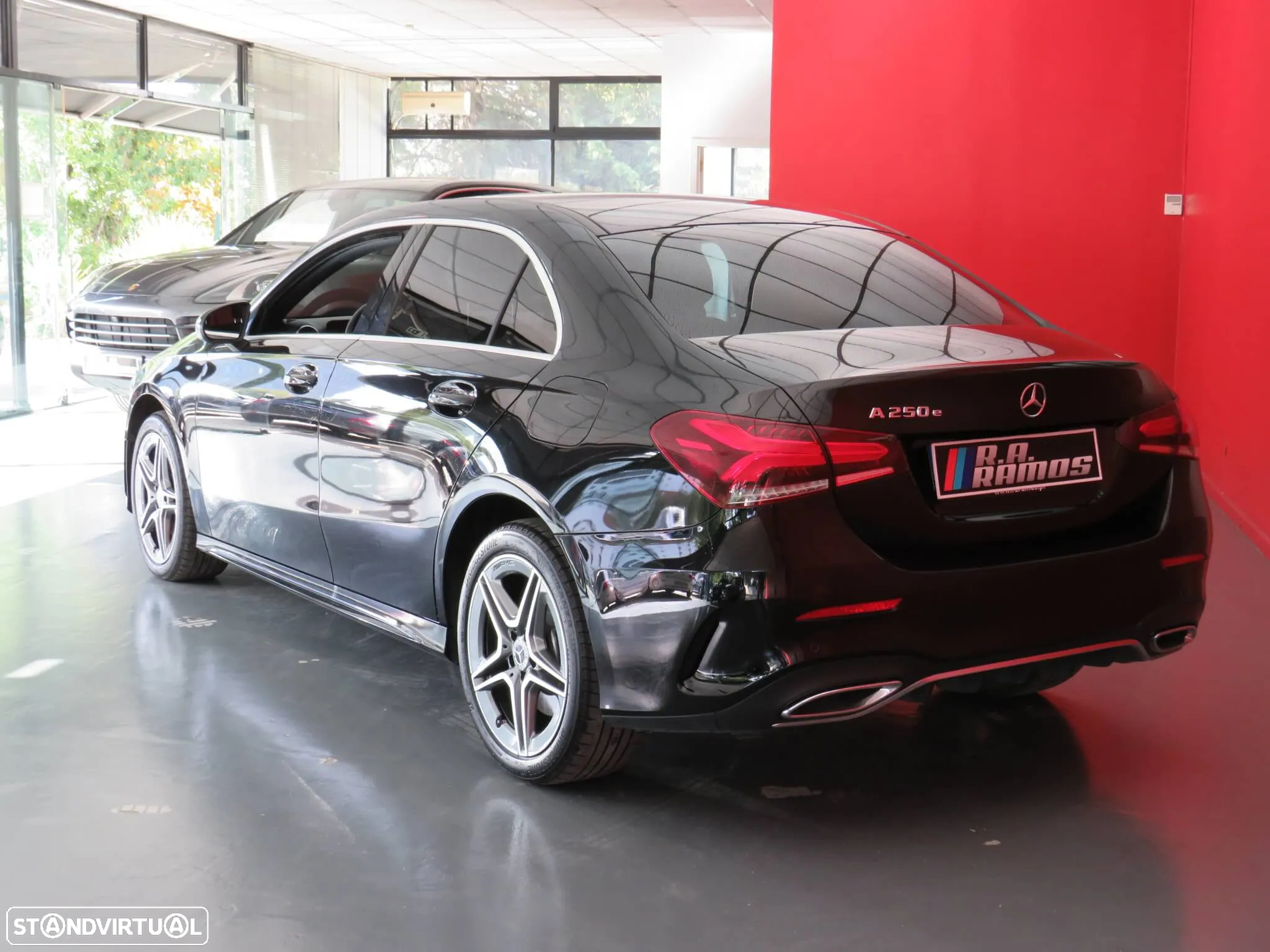 Mercedes-Benz A 250 Limousine e AMG Line - 7