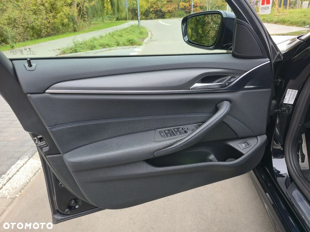 BMW Seria 5 520i - 23