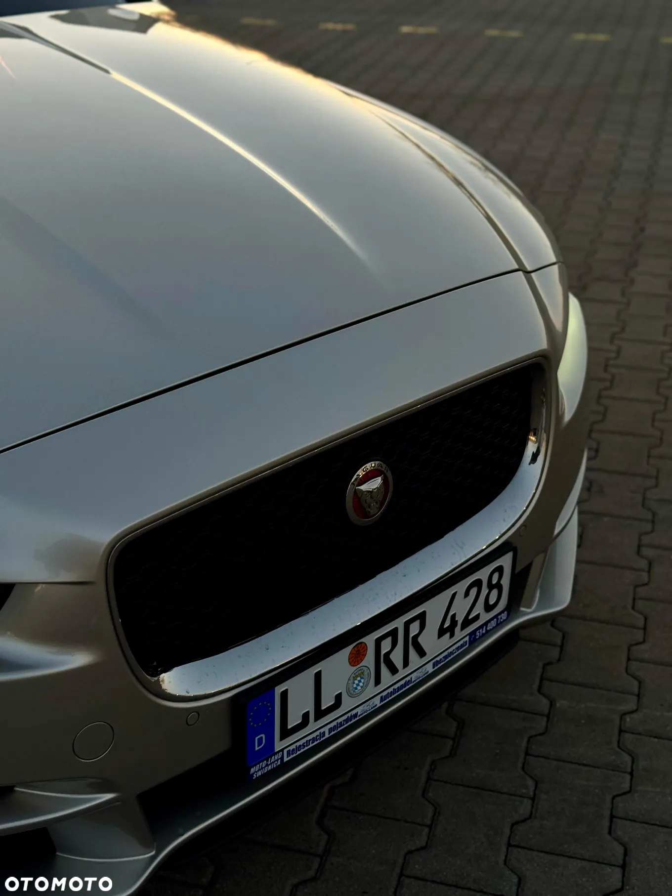 Jaguar XE 2.0 P250 HSE - 16