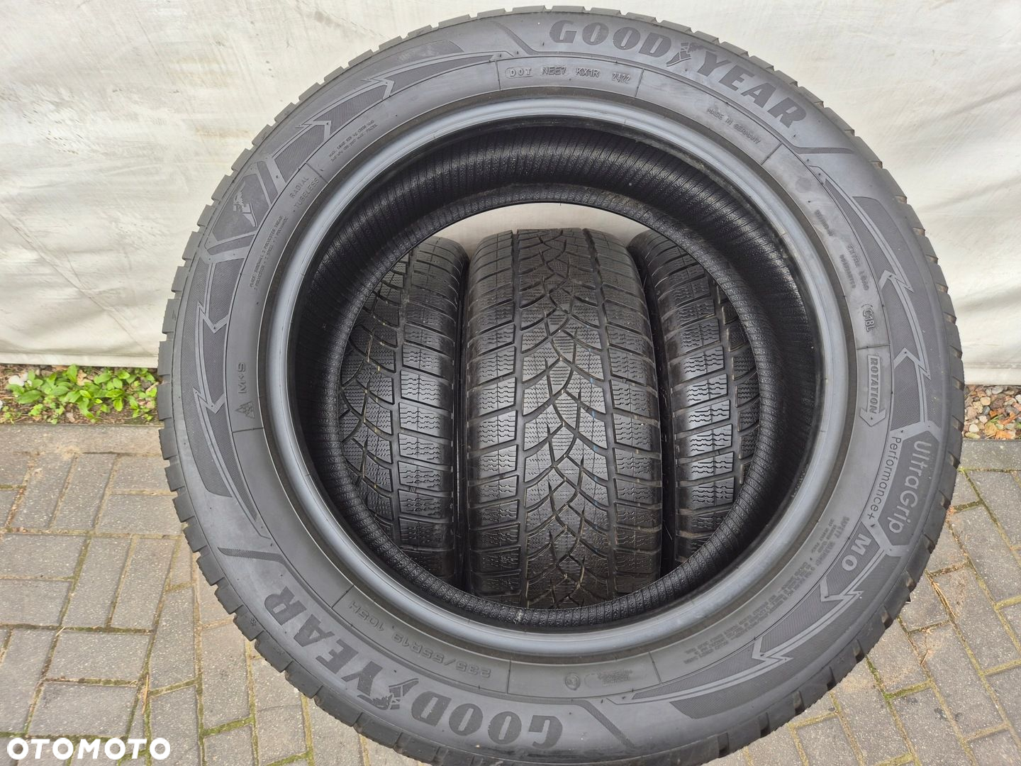 235/55/19 235/55r19 Goodyear Ultra Grip Performance  105h MO - 4