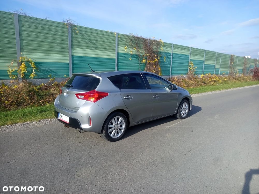Toyota Auris 2013 photo 4