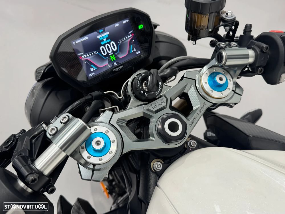 Triumph Street Triple 765 Moto2 - 12