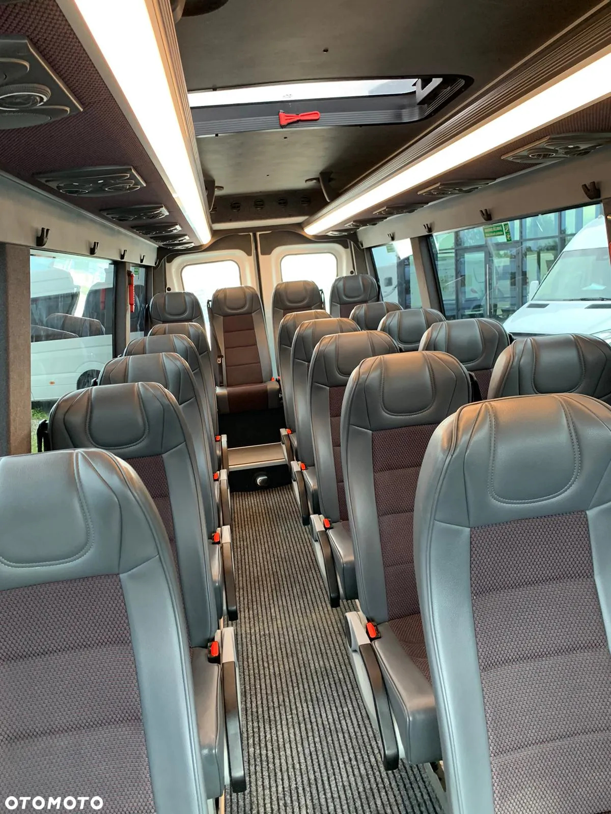 Iveco Daily - 21 miejsc - 11