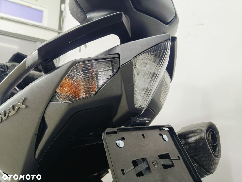 Yamaha Tmax - 23