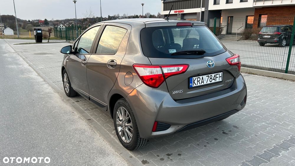 Toyota Yaris Hybrid 100 Business Edition - 7