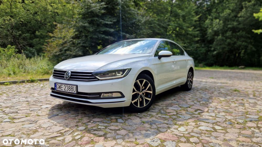 Volkswagen Passat - 1