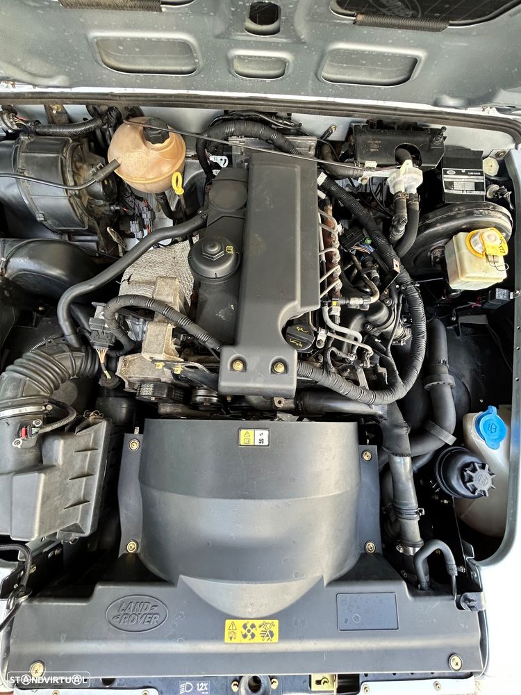 Land Rover Defender 90 2.4 CRD S - 45