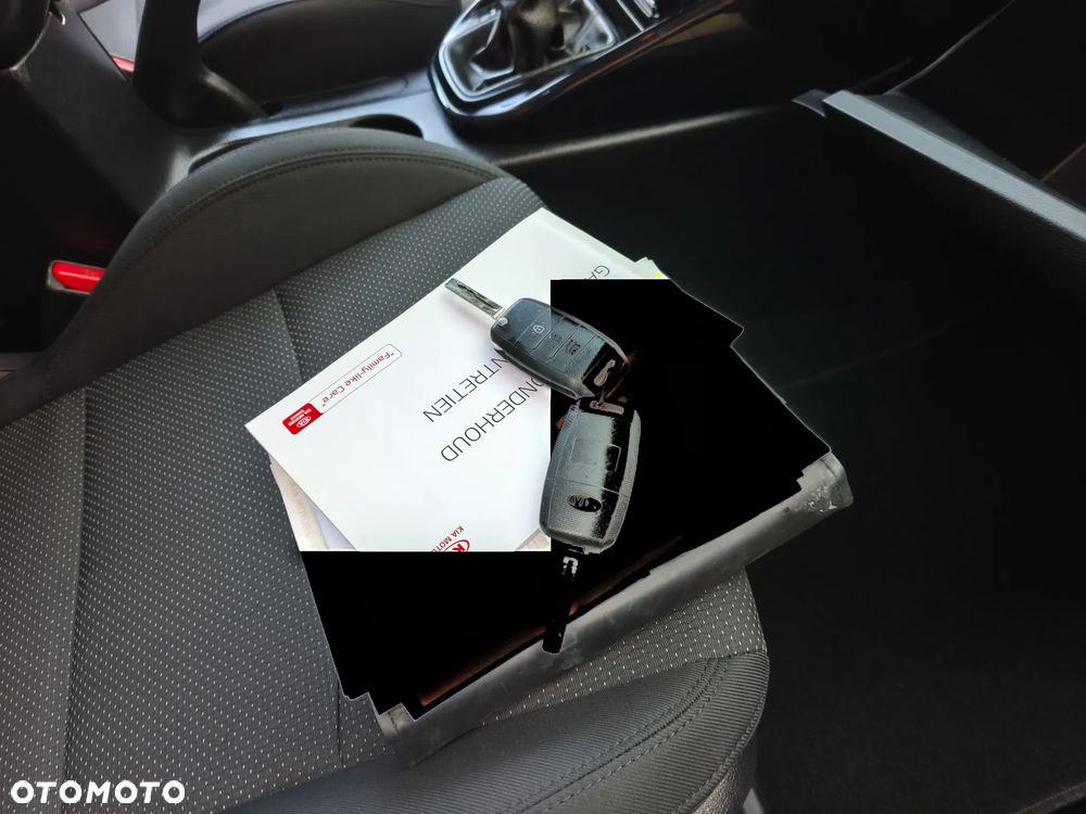 Kia Carens 1.7 CRDi XL 7os - 21