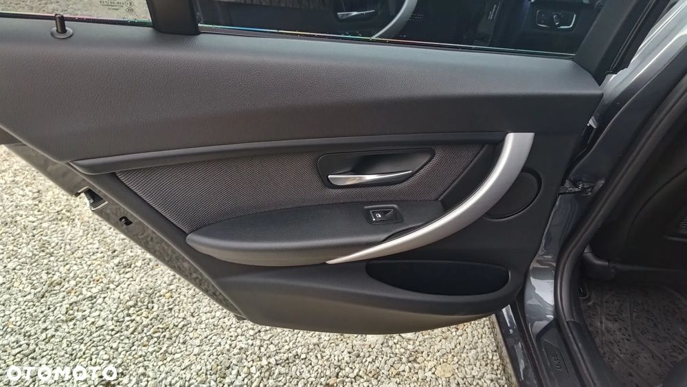 BMW Seria 3 318d Edition M Sport Shadow - 16