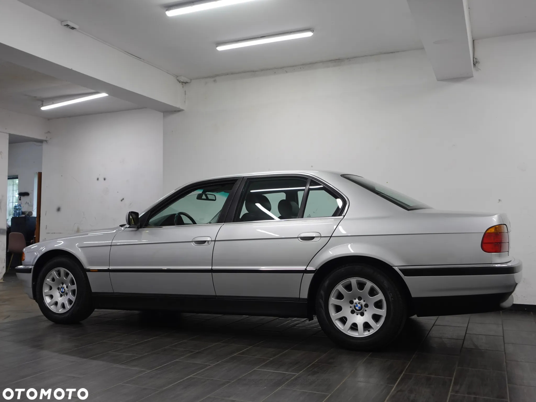 BMW Seria 7 728i - 6