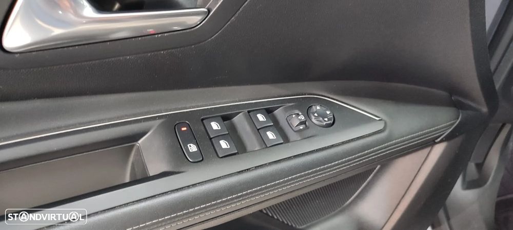 Peugeot 3008 1.2 PureTech Allure EAT8 - 21