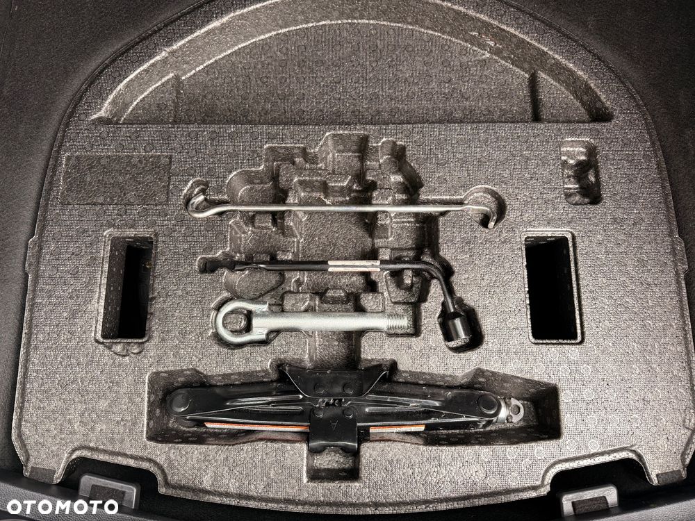 Toyota Corolla 1.8 Hybrid Comfort - 18