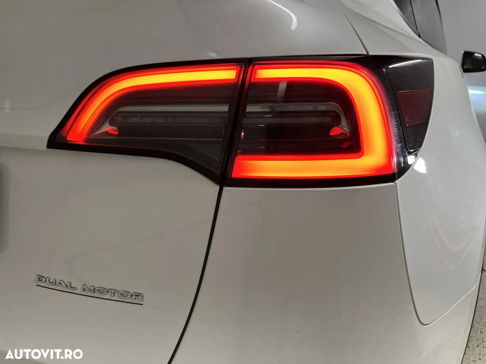Tesla Model Y AWD Performance - 29