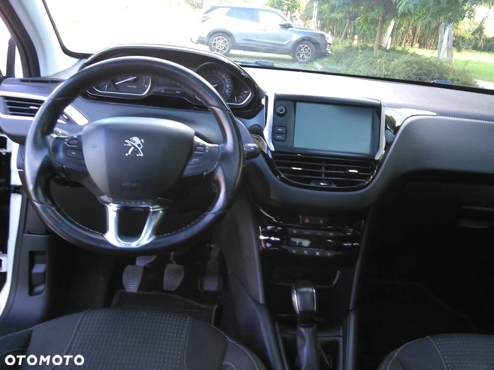 Peugeot 208 1.5 BlueHDi Signature S&S - 4